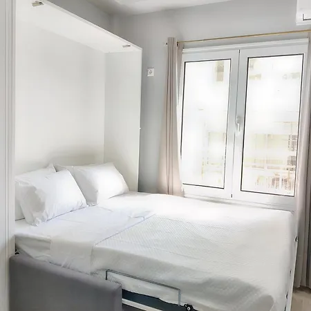 Pretty Petitie Fully Equipped Center Apartment Thessaloniki