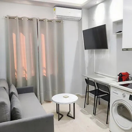 Pretty Petitie Fully Equipped Center Apartment Thessaloniki